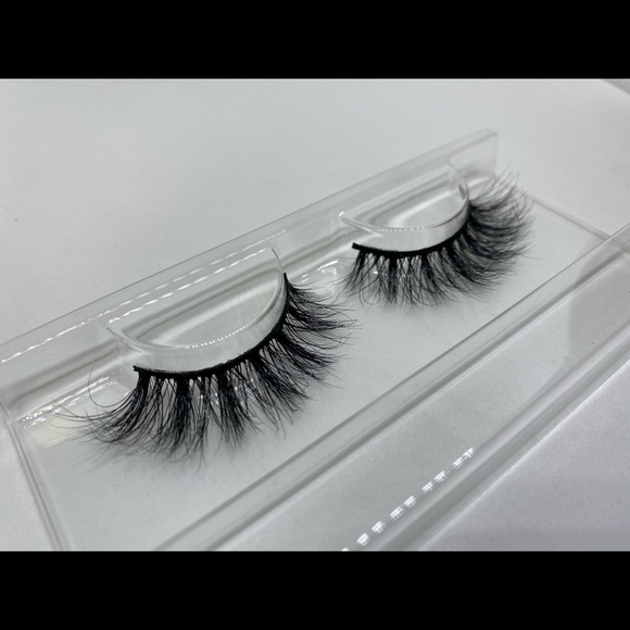 Luxury Mink Lashes - Picture 9 of 10